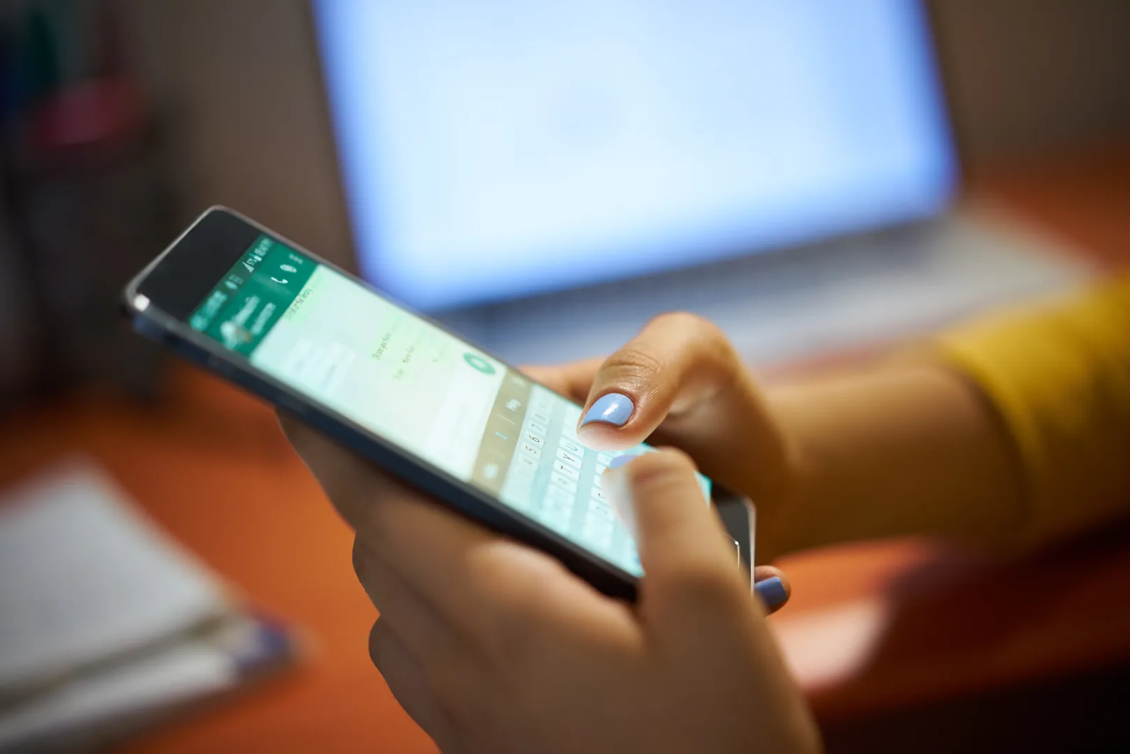 İspanyolca WhatsApp ve İnternet Dili: Kısaltmalar, Emojiler ve Mesajlaşma Kalıpları