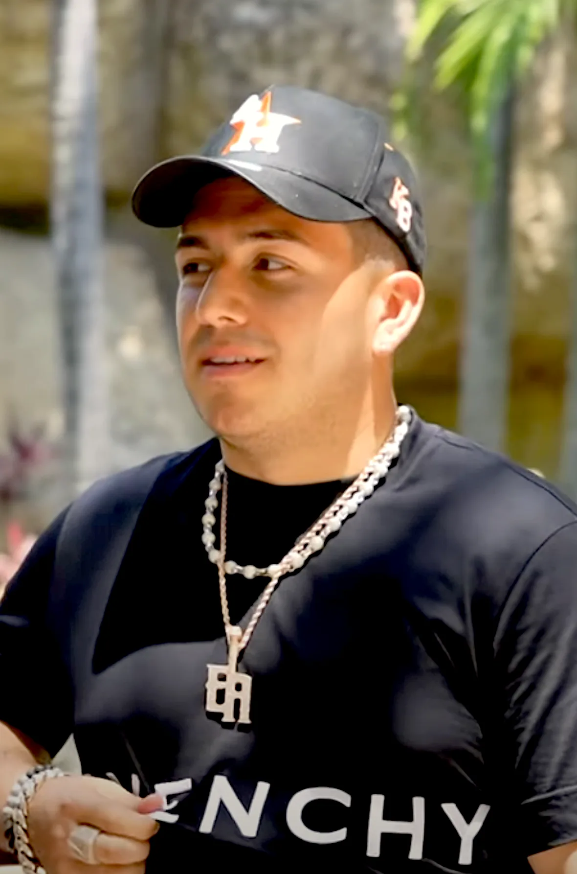 Eslabon Armado & Peso Pluma — Ella Baila Sola