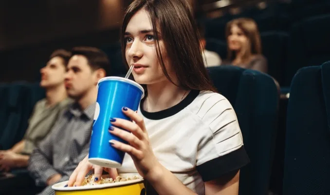 Sinema Salonu ve Film Yıldızları